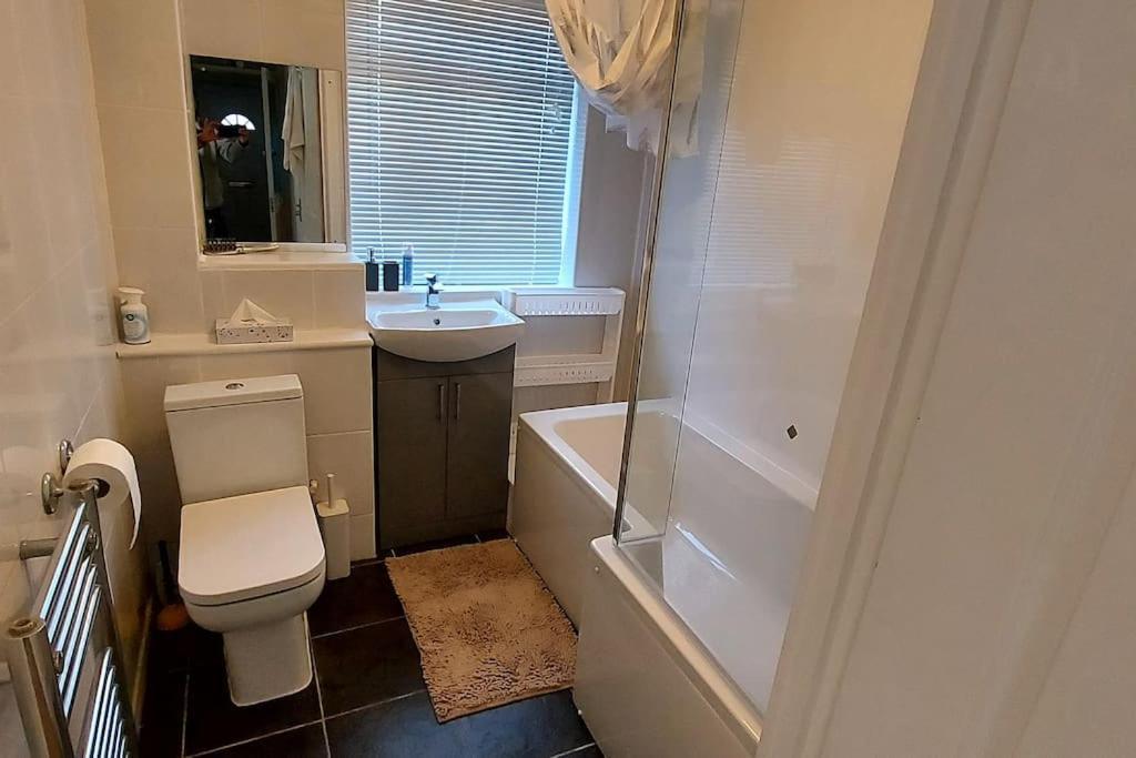 Urmston Maisonette With Patio 1 Double Bed المظهر الخارجي الصورة