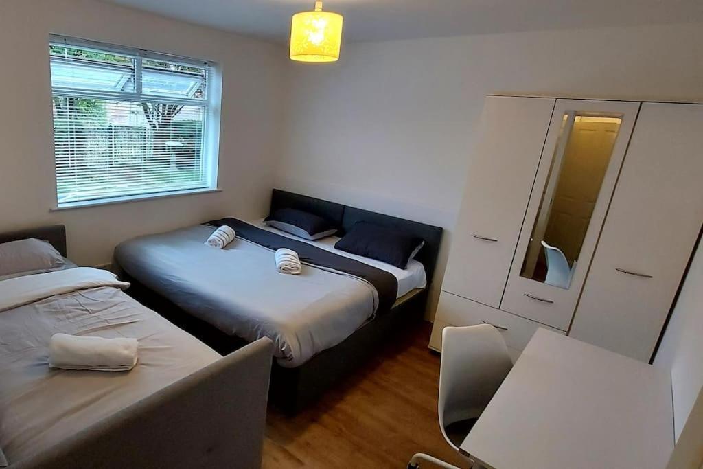 Urmston Maisonette With Patio 1 Double Bed المظهر الخارجي الصورة
