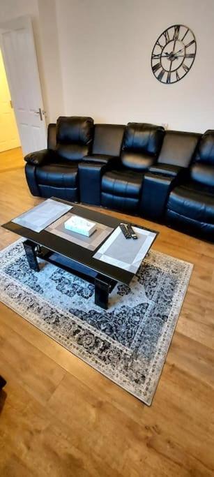 Urmston Maisonette With Patio 1 Double Bed المظهر الخارجي الصورة