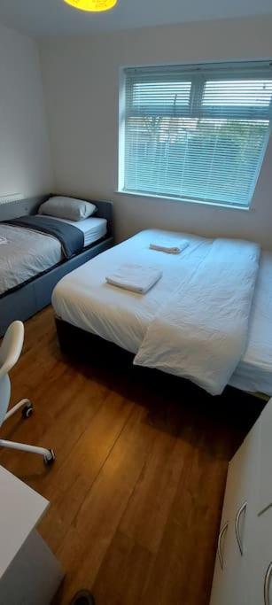 Urmston Maisonette With Patio 1 Double Bed المظهر الخارجي الصورة